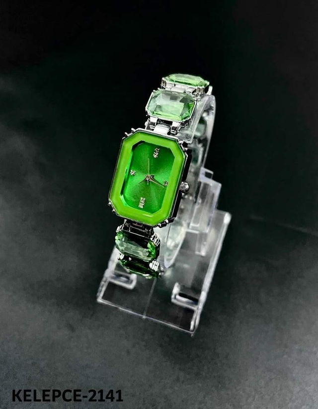 Orologio pietre verdi