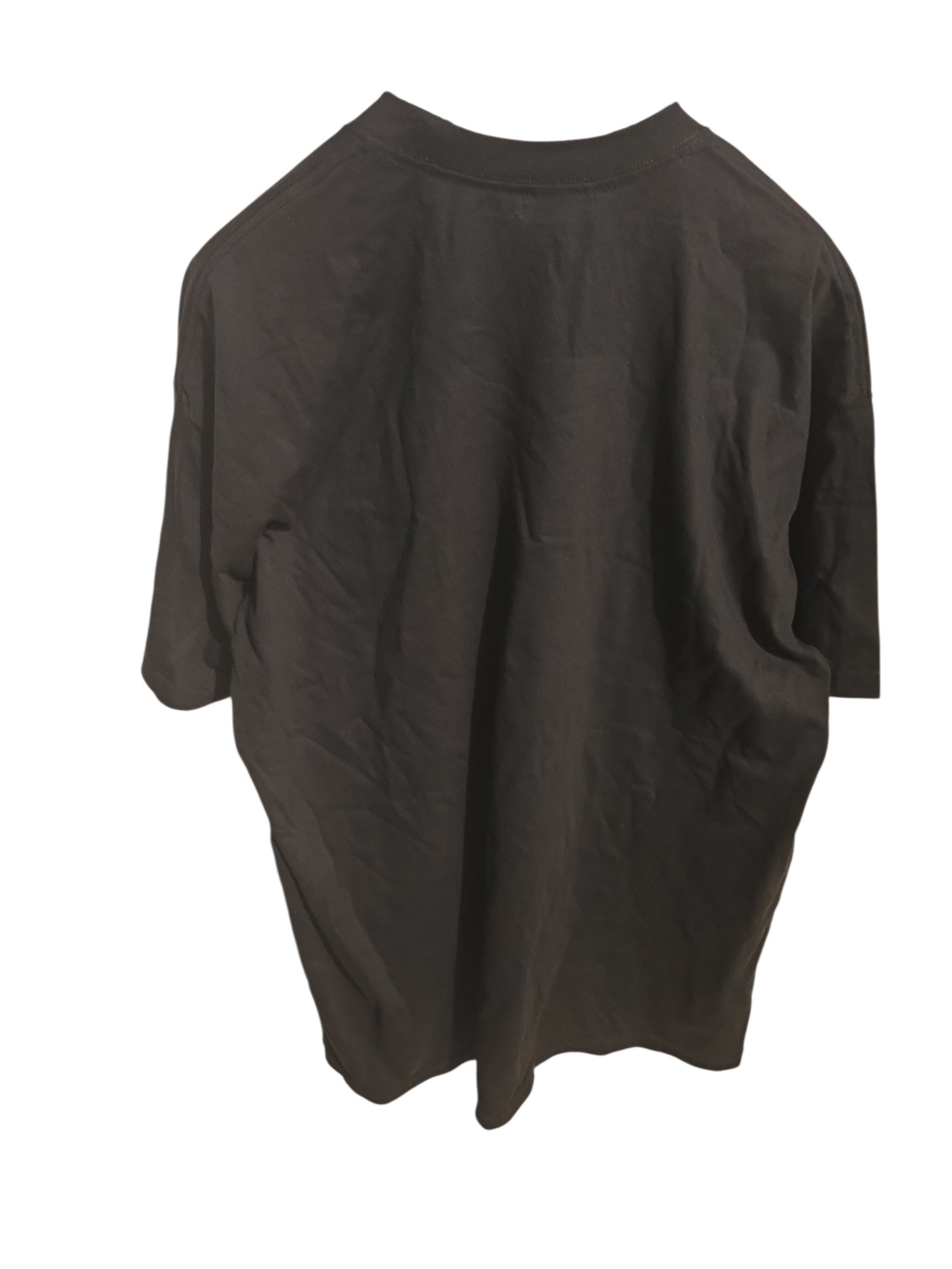 T-shirt nera a maniche corte Ottoman Kumus in cotone con vestibilità comoda, vista posteriore su fondo bianco.