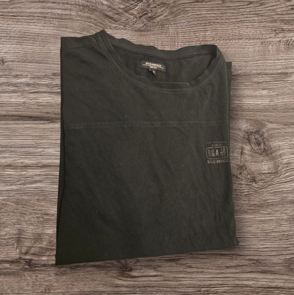 T-shirt nera a maniche corte in cotone Ottoman Kumus con logo Baci & Abbracci stampato sul petto