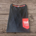 T-shirt nera Ottoman Kumus in cotone con taschino rosso a contrasto e stampa grafica bianca stile heritage