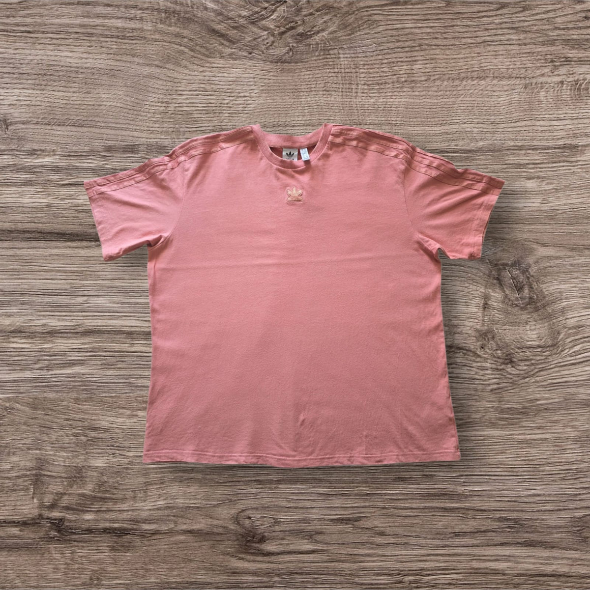 T-shirt rosa pastello Ottoman Kumus adidas Originals in cotone con logo Trifoglio e tre strisce sulle spalle